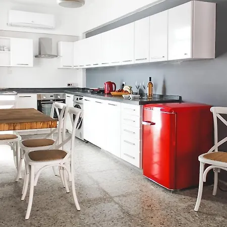 Blue Levant Apartment *