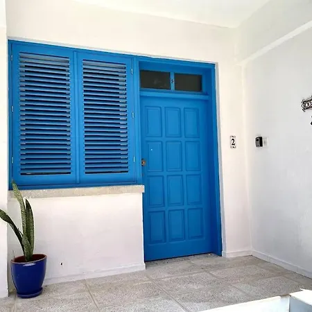 Blue Levant Apartment *